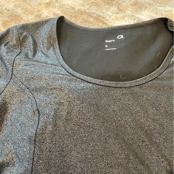 GAPFit shirt - Picture 3 of 7